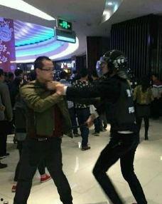 洛阳保安吃瓜事件视频曝光,视频曝光引发网友热议